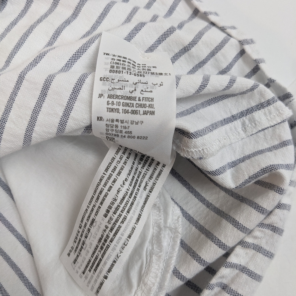White and Blue pinstripe Short sleeve button down shirt dress with pockets [148] - Picture 5 of 8